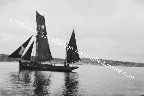 BOATS AND BOATMEN WITH LIFEBOAT TO INNISHMAAN CASHLA BAY  FR KILLEAN PP AND FR KEANE S.J.